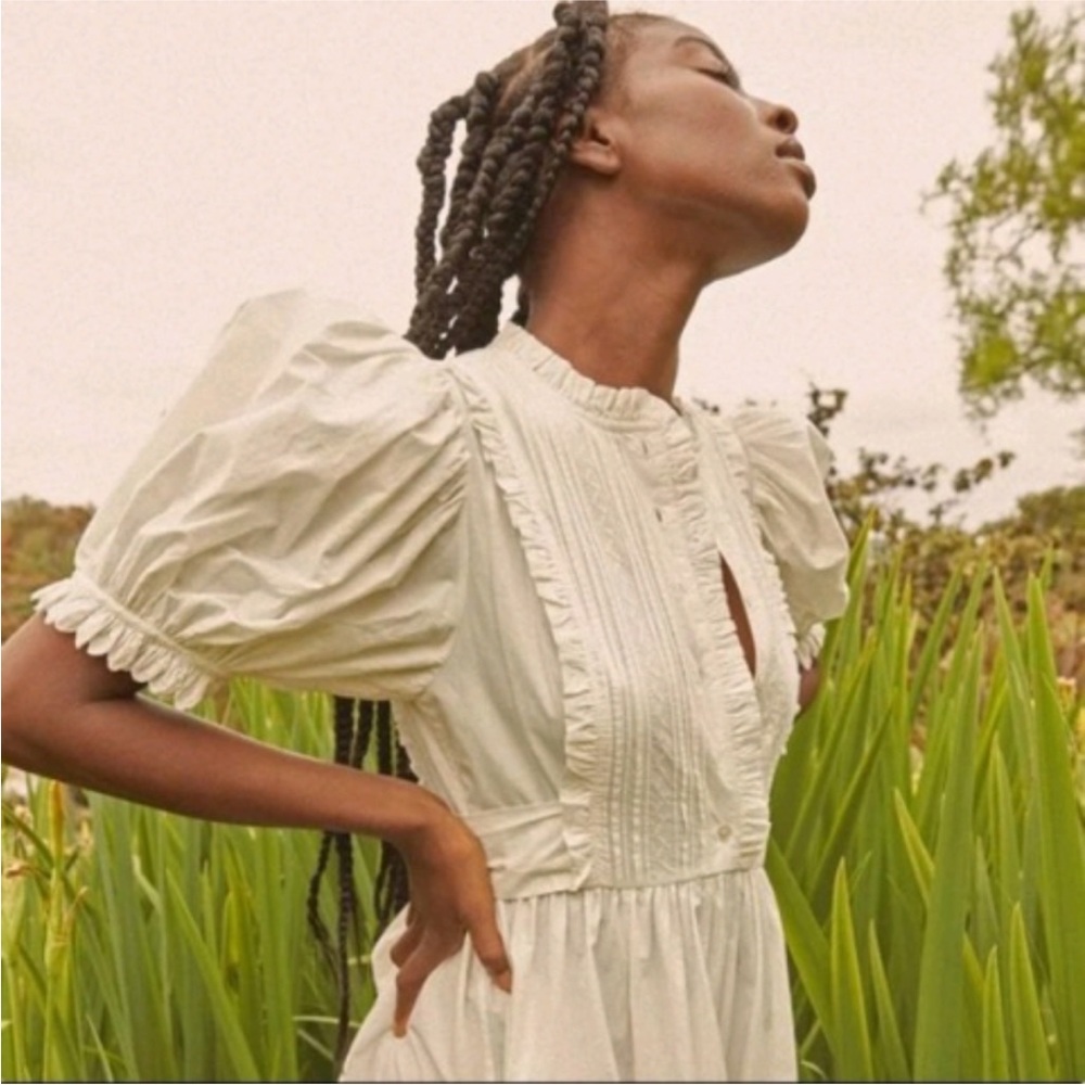 Beautiful Doen hemlock white gown